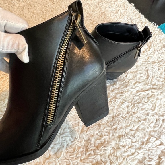 Super cute ankle booties brand new never worn! 💗 - Picture 9 of 10